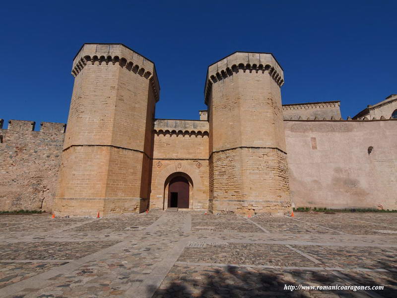 PUERTA DE LOS REYES